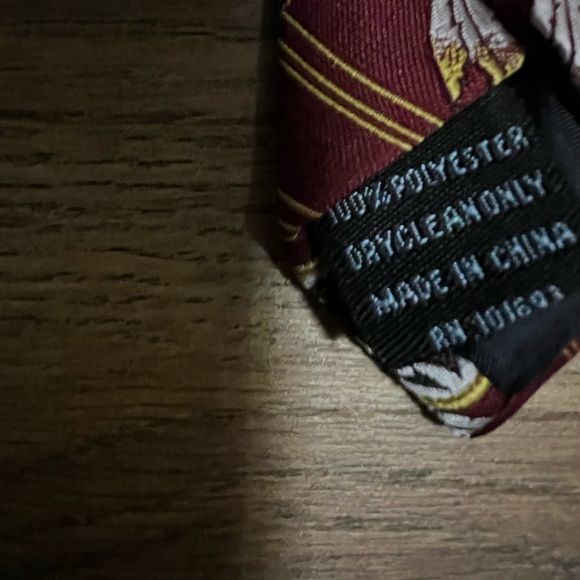 Washington Redskins Football Men’s Tie - Picture 3 of 4